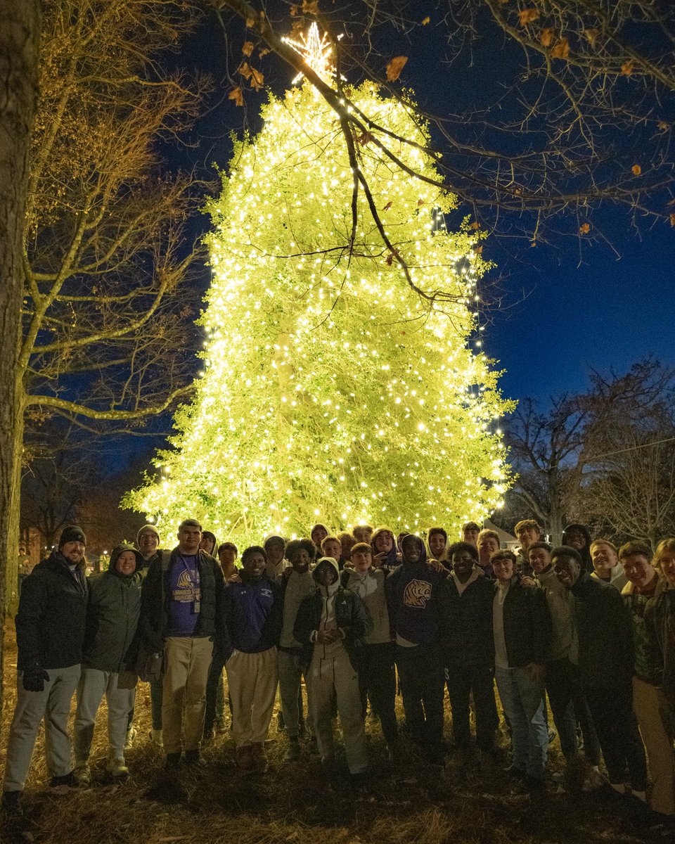 The team braved the cold to ring in the holiday season at Sewanee’s annual lighting of the Christmas Tree 🎄 
——————
#PoundTheRock🪨🔨
#YSR
#FalalalalaLalalala
