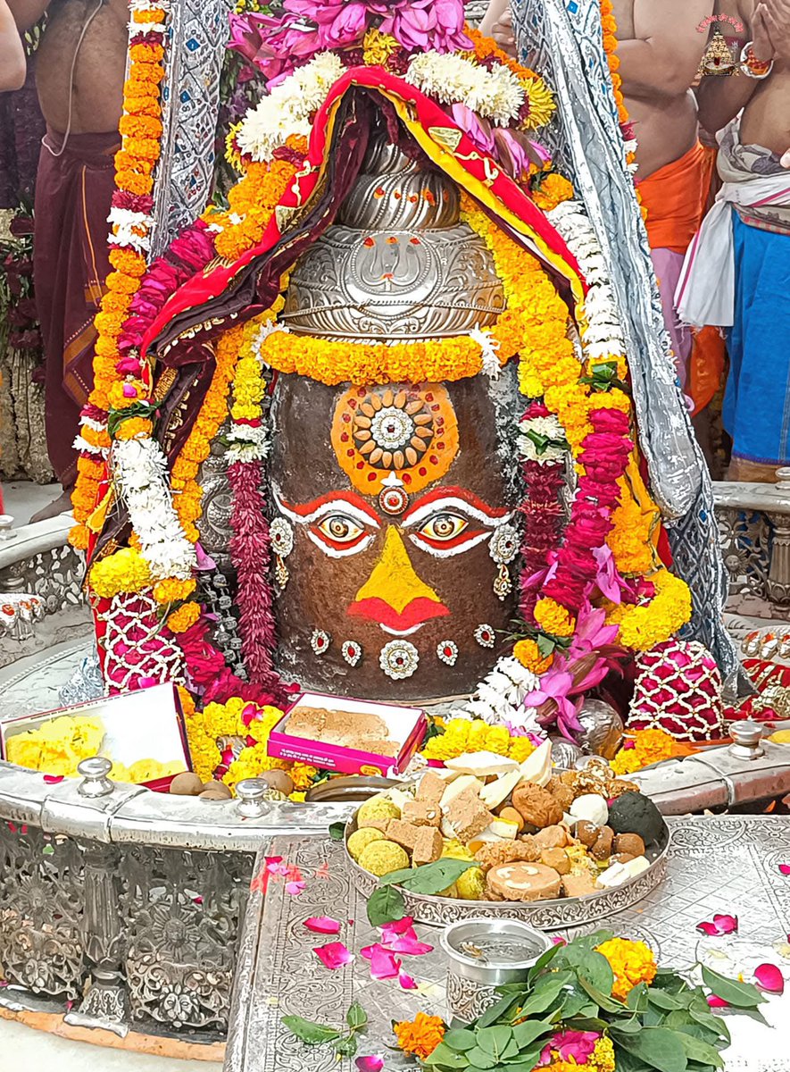 12Jyotirling's tweet photo. श्री महाकालेश्वर ज्योतिर्लिंग जी के आज के भस्म आरती श्रृंगार दिव्य दर्शन 06.12.2024 https://t.co/OqUDWj4X08