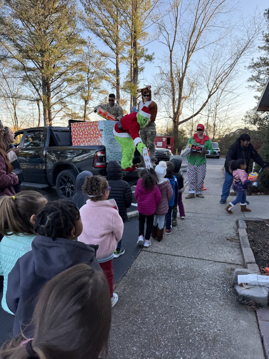 It’s moments like these that remind us of the power of giving back and the true spirit of the holidays! 

#5thSFG #HolidayCheer #CommunitySupport
