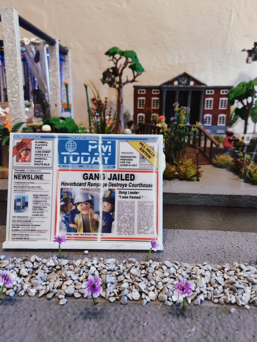 MexicoViajeraa's tweet photo. ¿Eres gallina, McFly? #Playmobil  #BacktotheFuture #Museo https://t.co/CkkeZu5Wg3