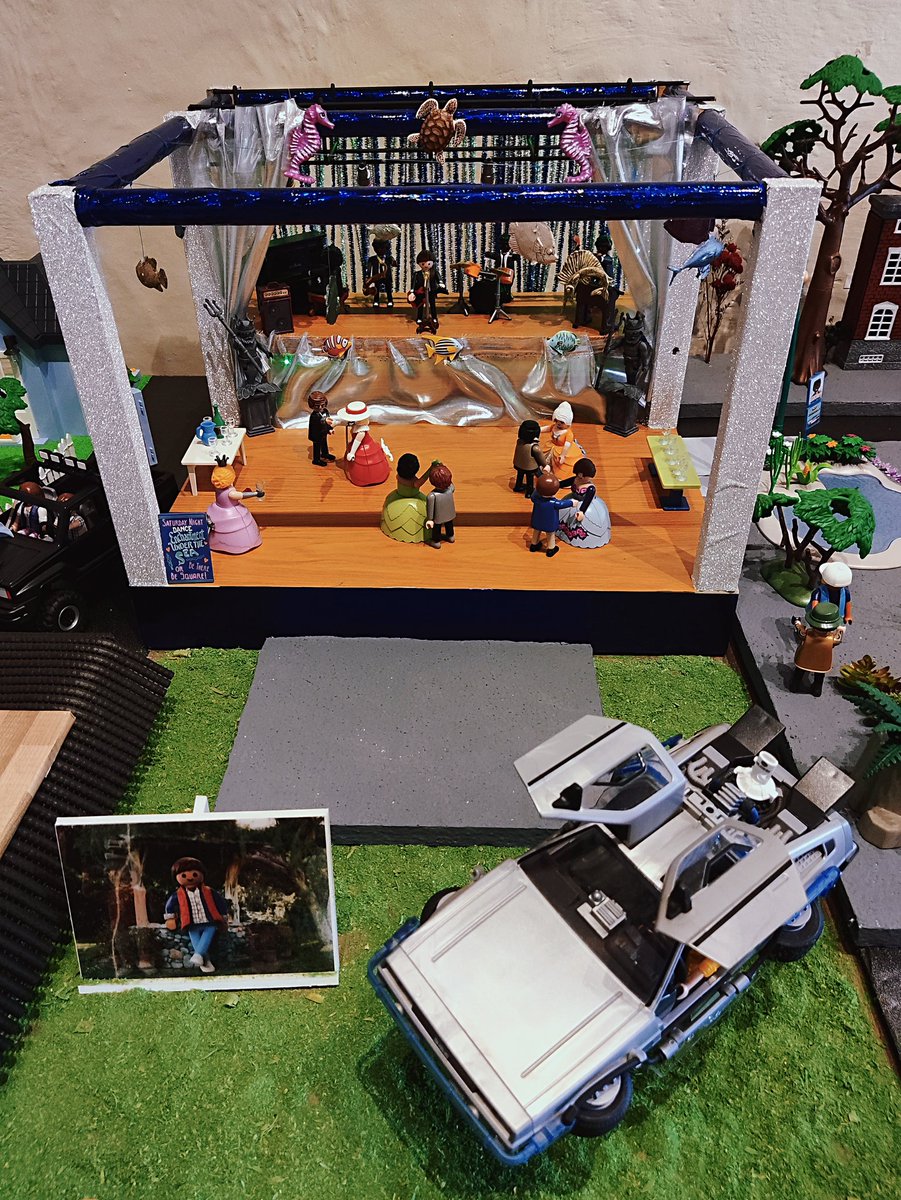 MexicoViajeraa's tweet photo. ¿Eres gallina, McFly? #Playmobil  #BacktotheFuture #Museo https://t.co/CkkeZu5Wg3