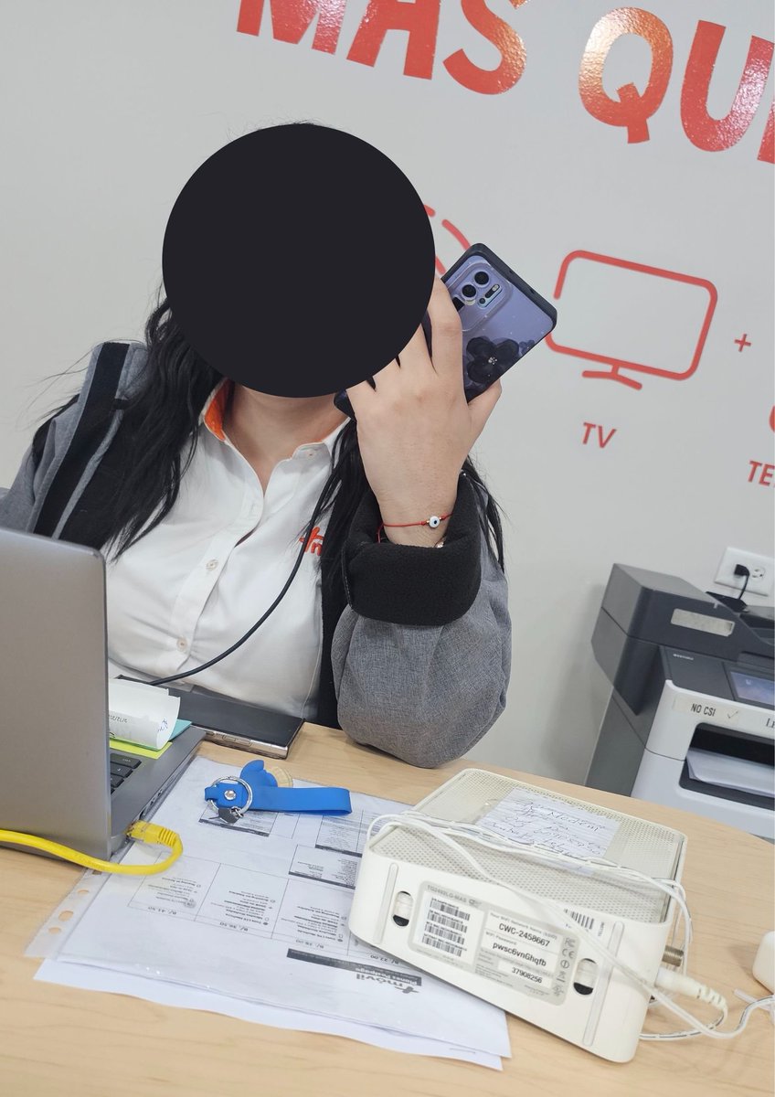 Aurea_Horta's tweet photo. Constancia de devolución del módem de @MasAtencionCWP ya que desde agosto estoy dándome de baja y no me lo permiten. Tuve que ir a las oficinas y después de varias horas que no me querían atender, tuve que dejar el modem y salir. Ya que pretendían dejarme varias horas más. https://t.co/L2rH1HiOJp