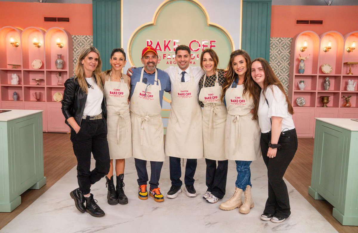 #BakeOffFamosos está cerca de la gran final! Un formato hermoso que hicimos todos con mucho amor. Gracias por disfrutarlo y divertirse ❤️
Solo quedan 4 programas!
Los esperamos el próximo lunes, 21:15hs 🔵🟢🔴