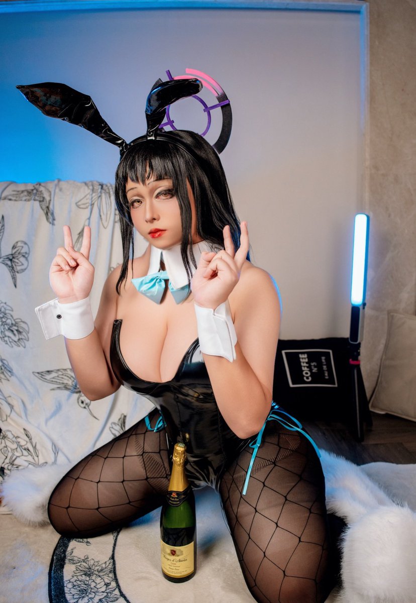 老师，要🐍了嘛～
#cosplay #巨乳 ##兔女郎 #嫌弃 https://t.co/k7rJxguHWN