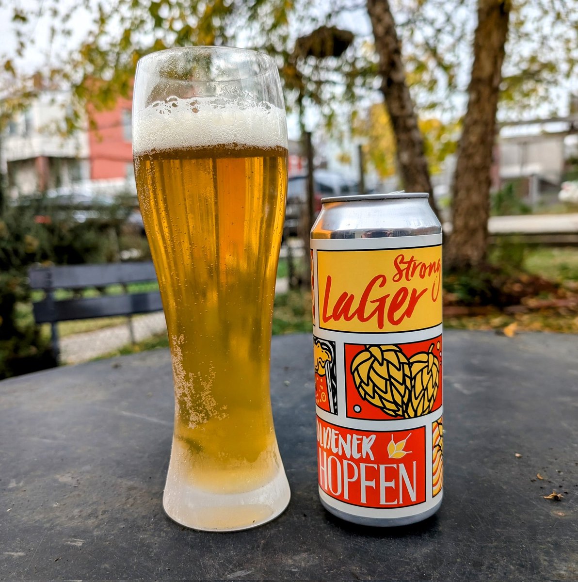 CBCO_Podcast's tweet photo. Day 5 @costco #BiergartenCollection #BeerAdventCalendar w/ #Eichbaum Goldberg Hopfen Sting #Lager, 7 3%. R: Golden malty forward, mild syrup feel, crisp hop end, 3.75/5π. A solid drinker!
#GermanBeer #christmasbeer #craftbeer #xmasbeer #beermas https://t.co/ZseeTB0O51
