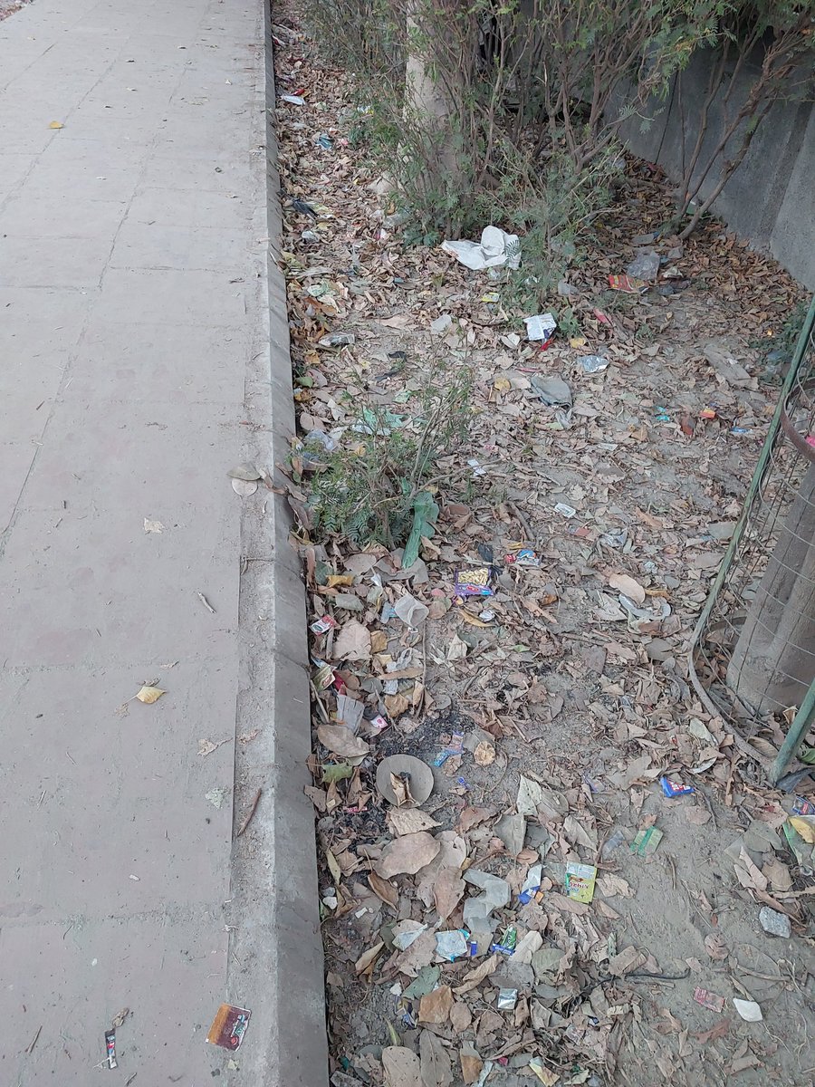 sandeep_ty12751's tweet photo. @CeoNoida sir, This is the situation of public park in Sultanpur Sector-128 Noida. Please do the needful so that it should be clean. Dustbins are also in the bad condition. https://t.co/XPPKPWEXSj