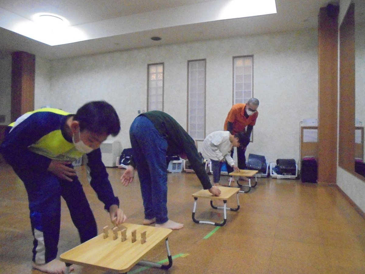 maruta215's tweet photo. 皆さん、こんにちは！
今回は「くまさん立てゲーム」の様子をお伝えします‼
子どもたちは素早く丁寧にドミノを立てることができました😄
#放課後等デイサービス
#運動
#療育
#ドミノ
#くま
#ゲーム
#子ども
#神奈川
#横浜
#港北区
#神奈川区
#緑区 https://t.co/cCIqpS3Fts