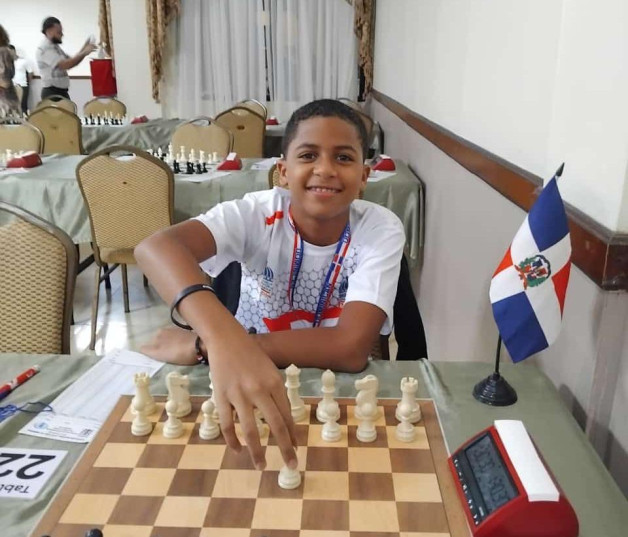 ListinDiario's tweet photo. Dominicano de 11 años se coronó como “el rey” del ajedrez escolar centroamericano

🔗https://t.co/8m8ReSfPNR

#ListínDiario https://t.co/brshw9SABY