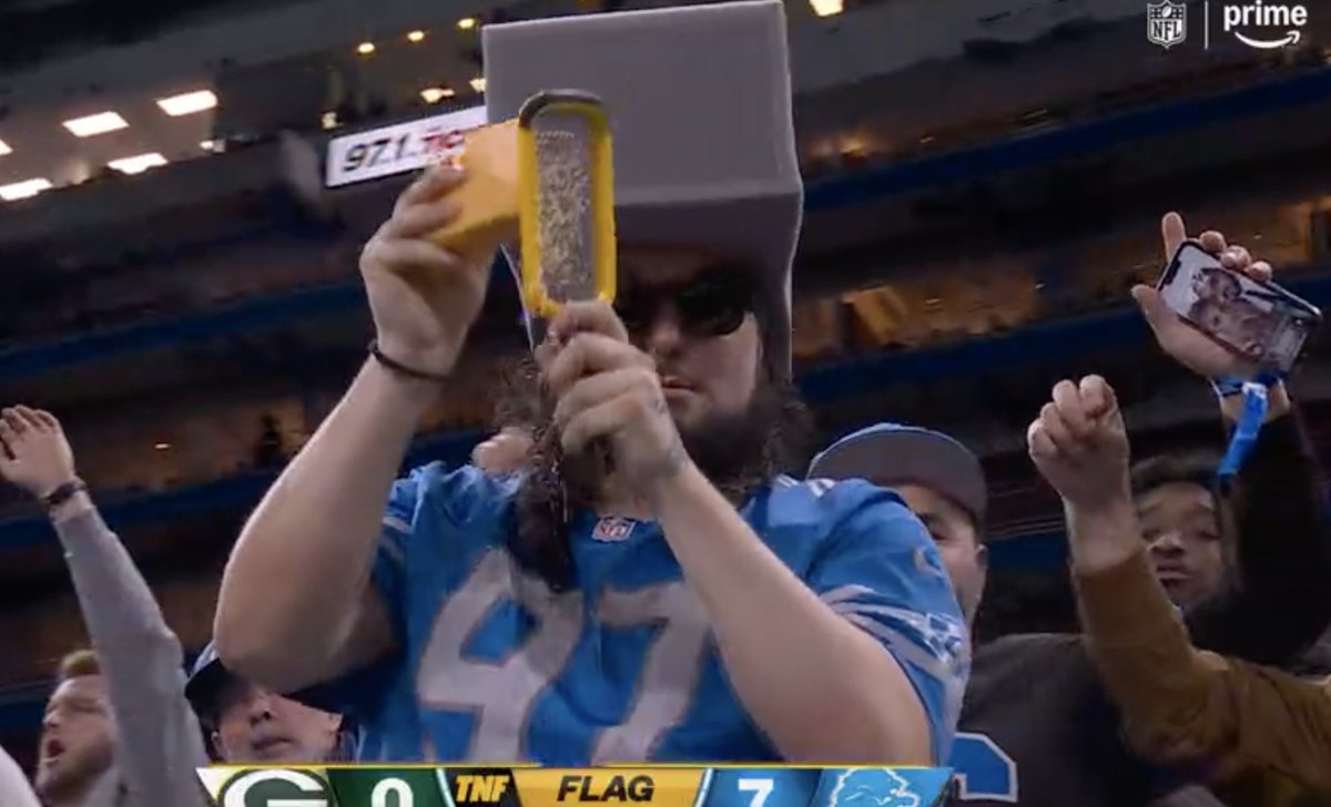 nolanbianchi's tweet photo. This dude snuck real cheese into the game https://t.co/NCxL1omthq