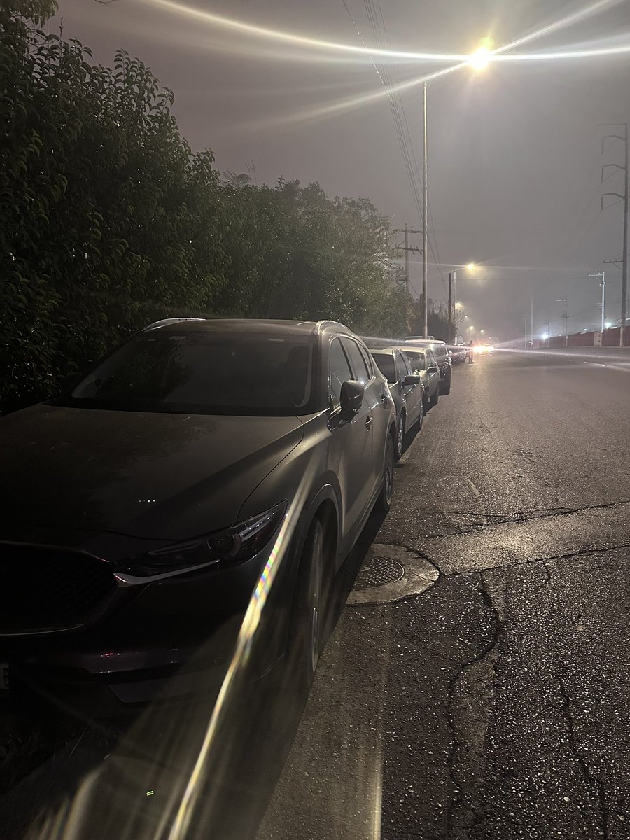 Alonsonz's tweet photo. @CICsal Autos sobre la banqueta obstruyen totalmente el paso peatonal hay que caminar por la calle Salón de enventos el Membrillo Avenida 20 de noviembre casi esquina con Prol Urdiñola https://t.co/jFMBl2cMmX
