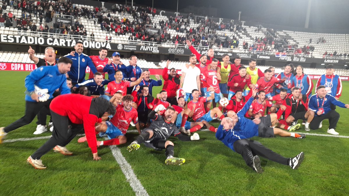 DeportivaMinera's tweet photo. 😅A (intentar) descansar después de lo vivido

📜Hemos escrito una página de 𝐨𝐫𝐨 en la historia de este club

💭¡Que no nos despierten de este maravilloso sueño!

⭐La Copa con @inmohogares 

#CorazónMinero⛏️ #AlmaDeGuerrero https://t.co/qtdd2m2hBK