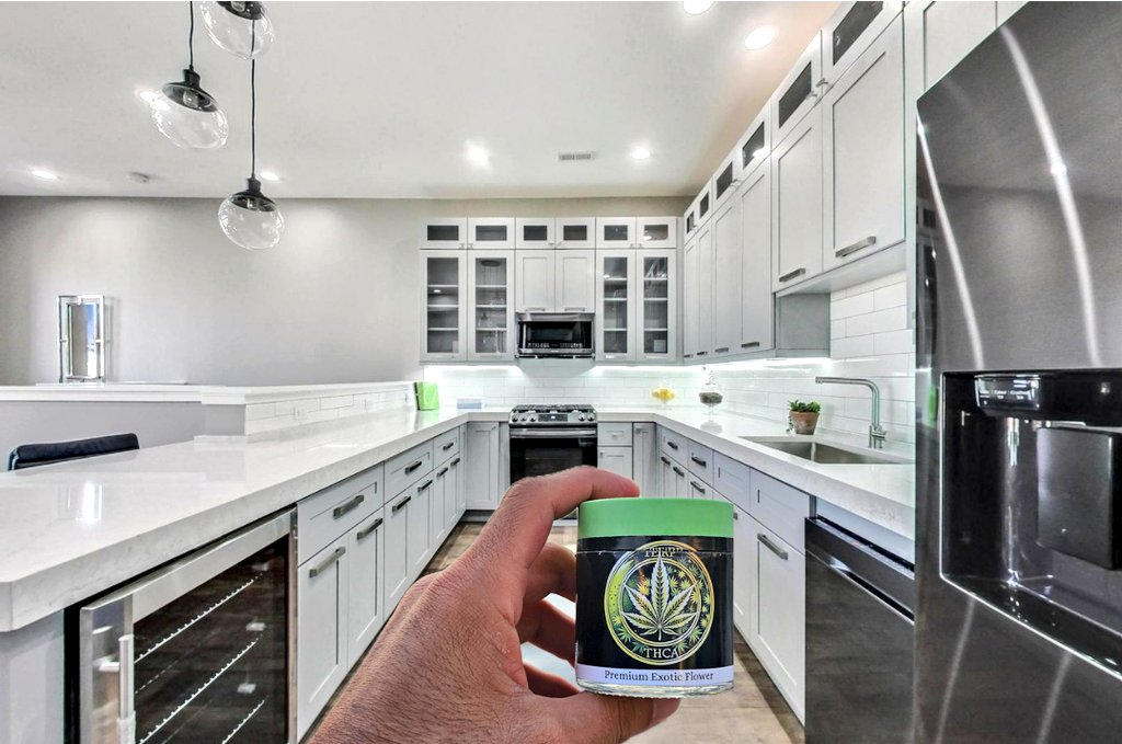 TERP_THCA's tweet photo. Blessing this kitchen with some exotic!

#PremiumFlower #danktrees #topshelfcannabis #gasterps #smallbatch #craftcannabis #grownwithcare
#Mmemberville #StonerFam #Hemp #THCA #cannabisculture #Cannabiscommunity #weedsmokers #WeedLovers #420Everyday #Cannabisproducts #stoners #miami #weedlife #smokesesh #weed
