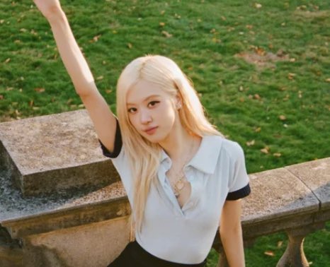 rosespics's tweet photo. shes so pretty https://t.co/Lo5CjEpYy6