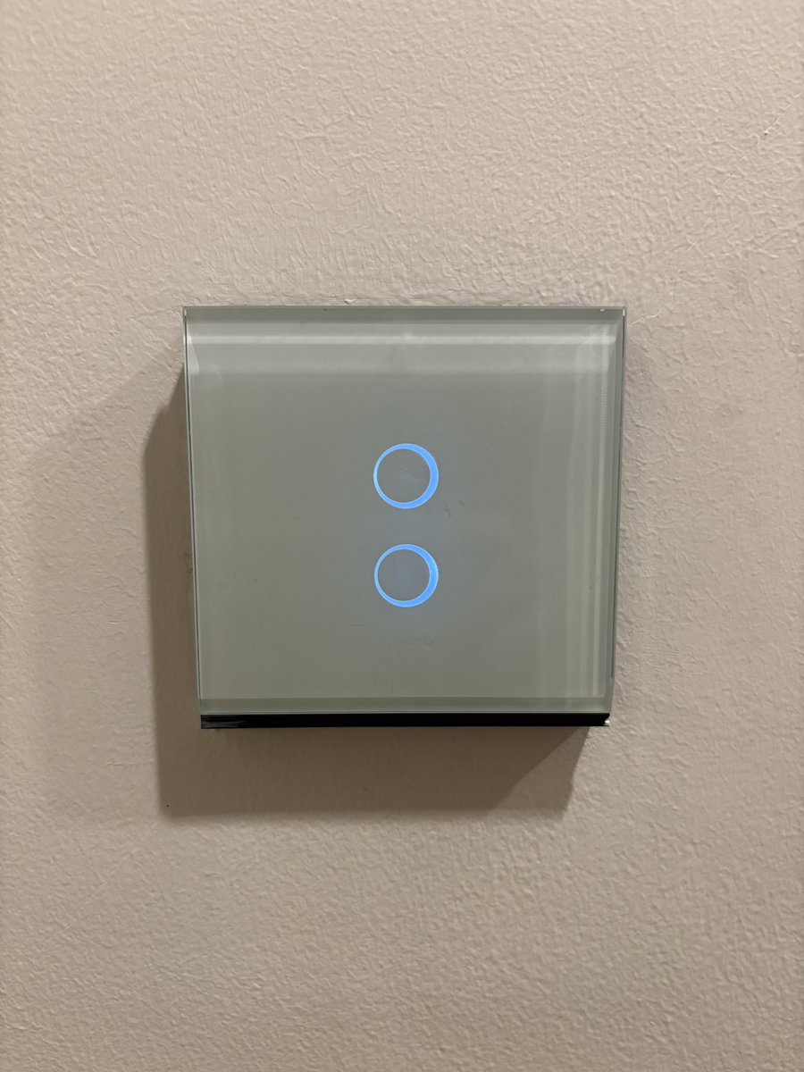RepeatTravels's tweet image. I’m loving these new touch on/off light switches! Clean, modern, and they even glow when the light is on.

#SmartHome #HomeUpgrades #lightswitch