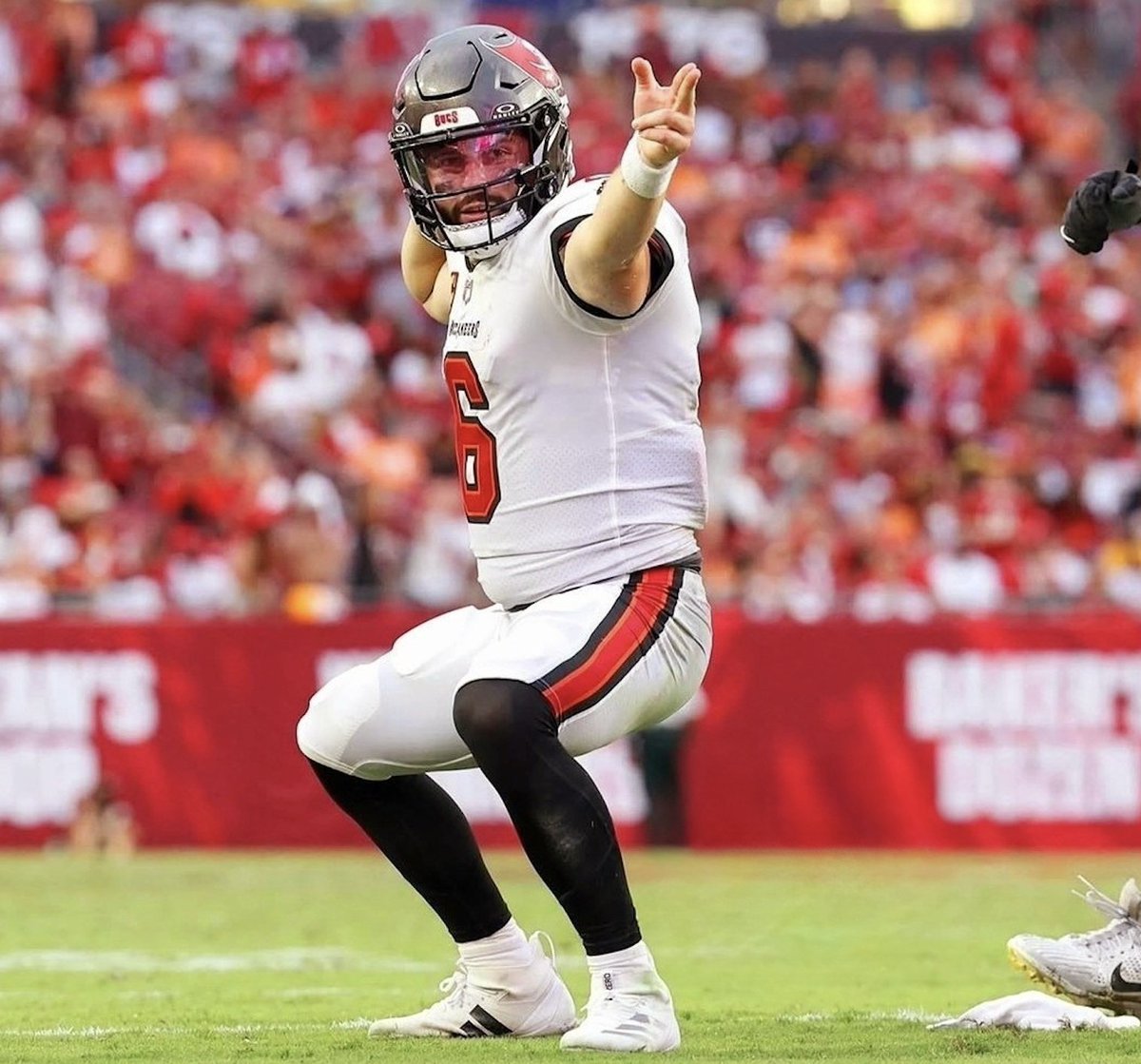 TotalProSports's tweet photo. Only one man has defeated the Detroit Lions and the Philadelphia Eagles this season. https://t.co/GLtoG4kVWl