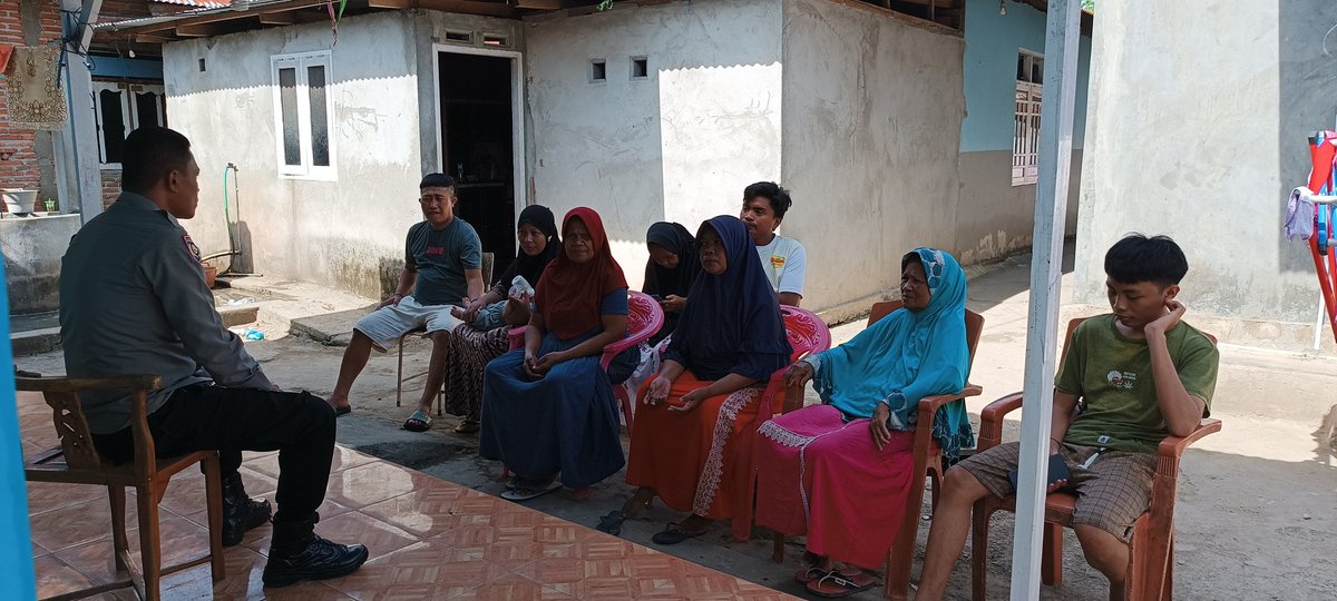 YofitZola's tweet photo. Assalamualaikum, wr, wb...
Selamat pagi..
Salam presisi..

 Pelaksanaan Jumat Curhat polsek Kota Utara dengan warga Kelurahan Molosipat U Kec.Sipatana Kota Gorontalo https://t.co/NhuHoQR85p
