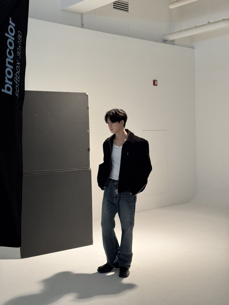 TNX_twt's tweet photo. 깔롱 좀 부렸어🫡

#TNX
#장현수 #HYUNSOO https://t.co/W0mjgH3DFu