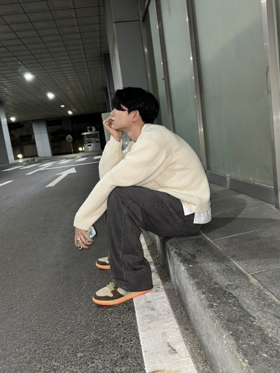 TNX_twt's tweet photo. 깔롱 좀 부렸어🫡

#TNX
#장현수 #HYUNSOO https://t.co/W0mjgH3DFu