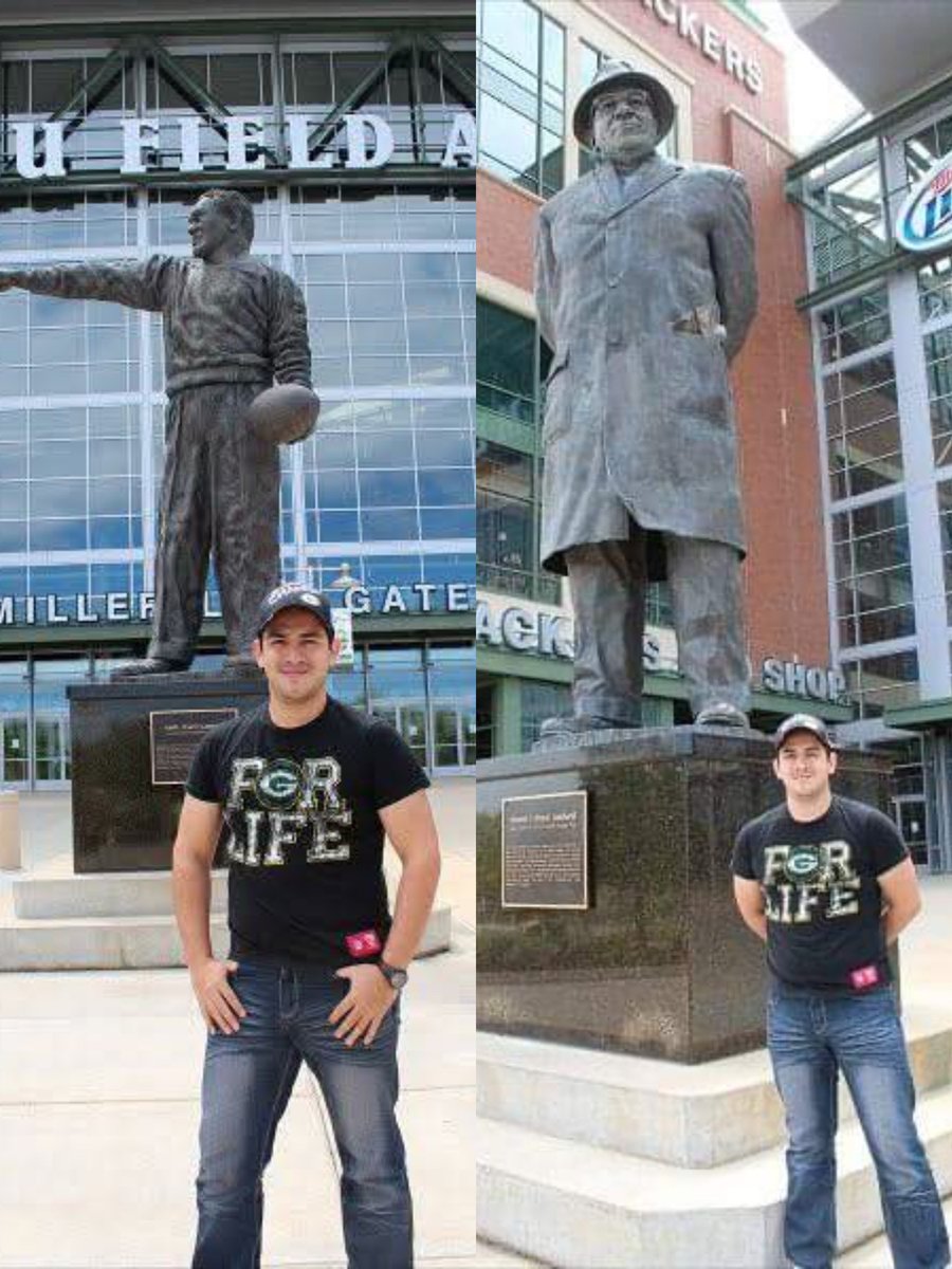 dkmpa's tweet photo. #GoPackGo   con dos leyendas del equipo, saludos GO PACKS GO https://t.co/nglBS1pU93