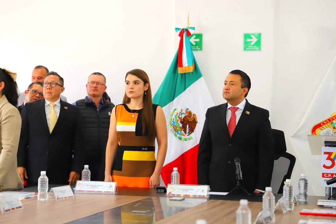 <a href="/AldoLedezma_R/">Aldo Ledezma Reyna</a>, presidente municipal de <a href="/AyytoCuautitlan/">Ayuntamiento de Cuautitlán</a>, presentó su 3er Informe de Gobierno en la Tercera Sesión Solemne de Cabildo, destacando avances en infraestructura, programas sociales y seguridad, y reafirmando su compromiso hasta el último día de gestión.

#Cuautitlán