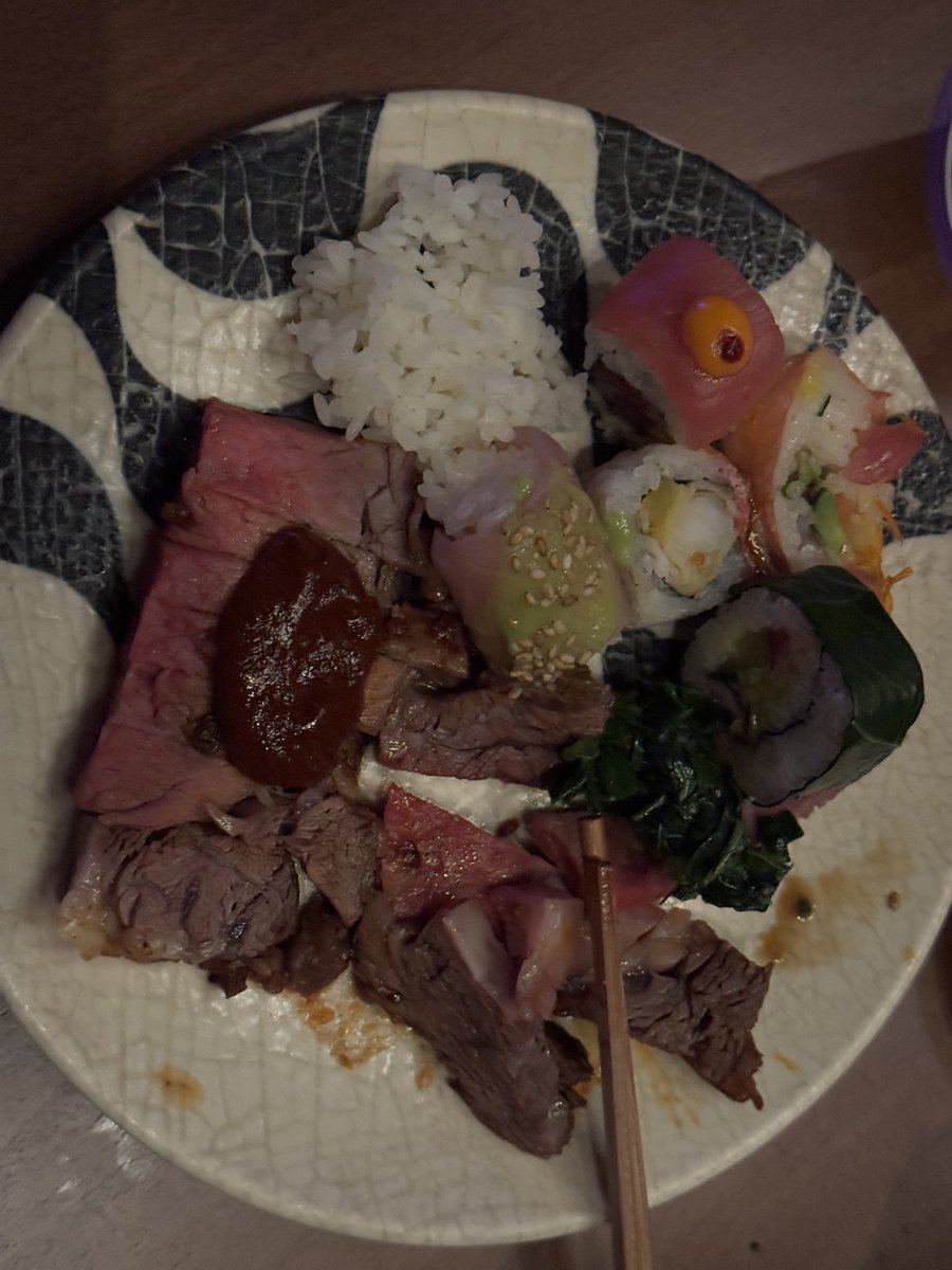 kikulabo's tweet image. Datadog のパーティに参加してる！ラスベガスでお寿司を食べてる🍣 #AWSreInvent  #Datadog