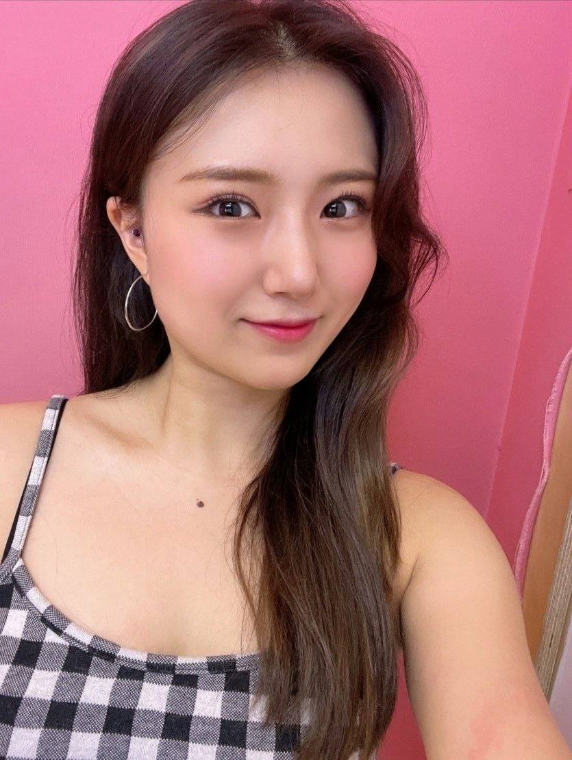 BooTikcat's tweet photo. 超高颜值女，喜欢穿衣打扮 走哪里喜欢颜拍 与喜欢的男主相约酒店啪啪喜欢口吞鸡鸡 巨乳身材 骚逼一枚！各种姿势爆操 声音真好听！

点击链接 https://t.co/V7tIg9X8lc    

图片：21P     视频：19：24分钟       

#需求 #生理 #女神 #反差表 #少妇 https://t.co/bfhSq5RiB8