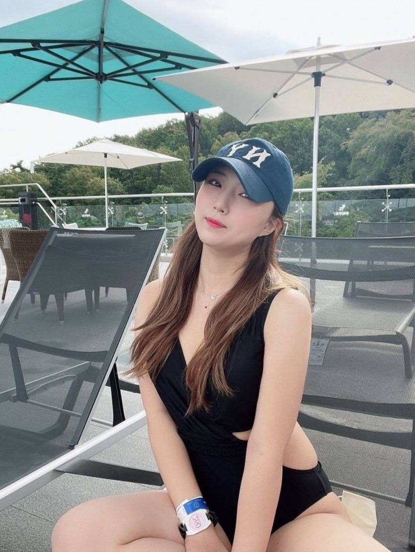 BooTikcat's tweet photo. 超高颜值女，喜欢穿衣打扮 走哪里喜欢颜拍 与喜欢的男主相约酒店啪啪喜欢口吞鸡鸡 巨乳身材 骚逼一枚！各种姿势爆操 声音真好听！

点击链接 https://t.co/V7tIg9X8lc    

图片：21P     视频：19：24分钟       

#需求 #生理 #女神 #反差表 #少妇 https://t.co/bfhSq5RiB8
