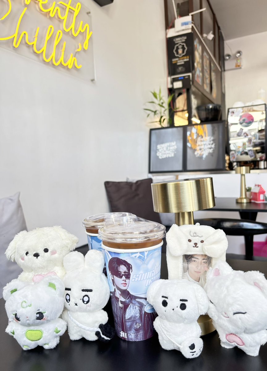hoonandonl1's tweet photo. Currently at Currently Cafe for Hoonie’s Birthday CSE. 

Thank you, @PSHGlobalTeam 🤍🦋 https://t.co/hmxmMMMNqw
