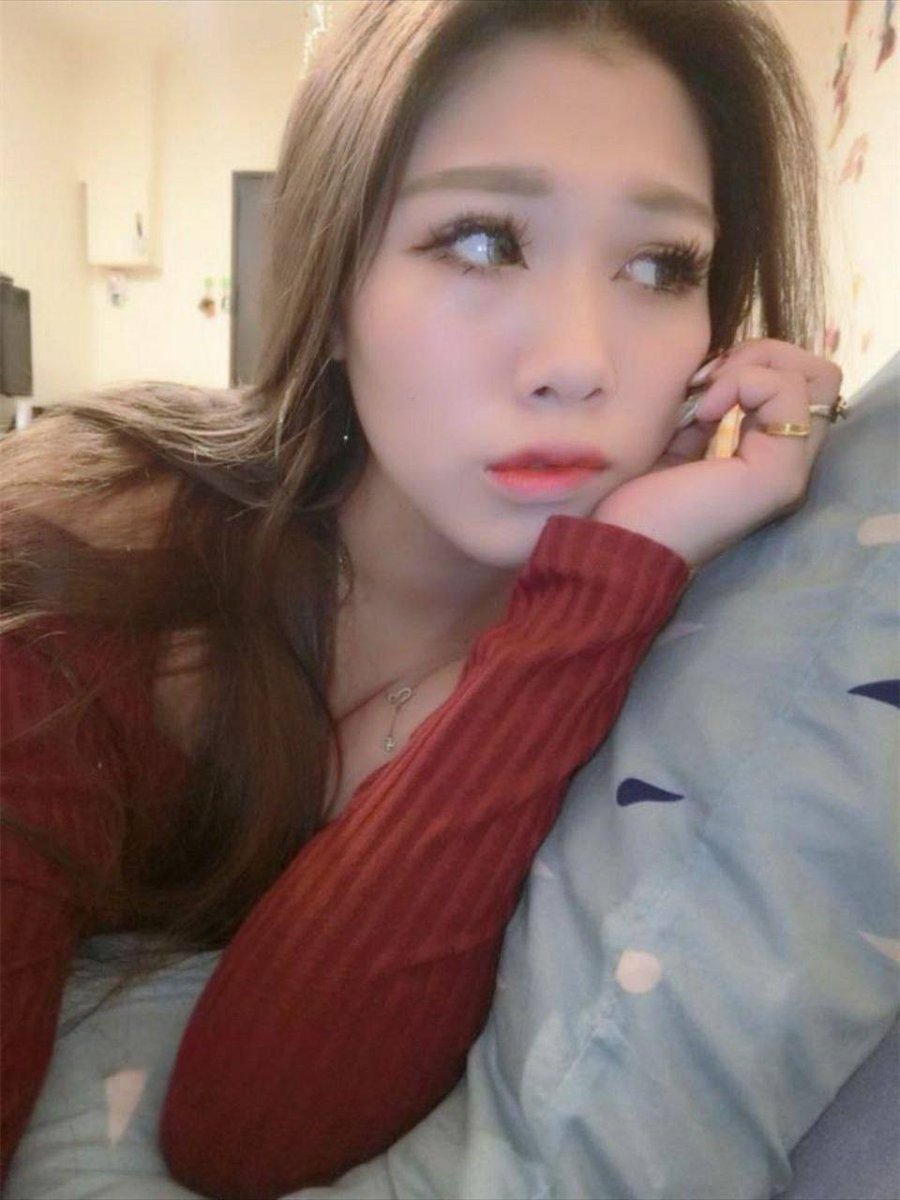 BooTikcat's tweet photo. 人妻女在外边借钱贷款，自己还不上被债主找到已身相许！各种美照拍摄，嫩乳身材 真是肥美 这抓胸的好感简直不要太爽！大鲍鱼漏出 粉粉的 越揉水越多 真是欠操

点击链接 https://t.co/V7tIg9XGaK   

图片：36P     视频：13：17分钟       

#需求 #生理 #女神 #反差表 #少妇 https://t.co/4QOwf4nze9