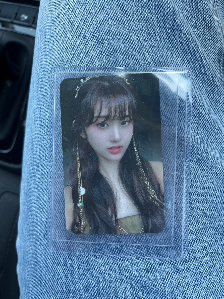 cixaisha's tweet photo. @yeosslove FUCKING FOUND HER FOR ME AFTER ALL THESE YEARS EVERYONE THIS IS THE BEST DAY OF MY LIFE https://t.co/5pBKnQYYzk