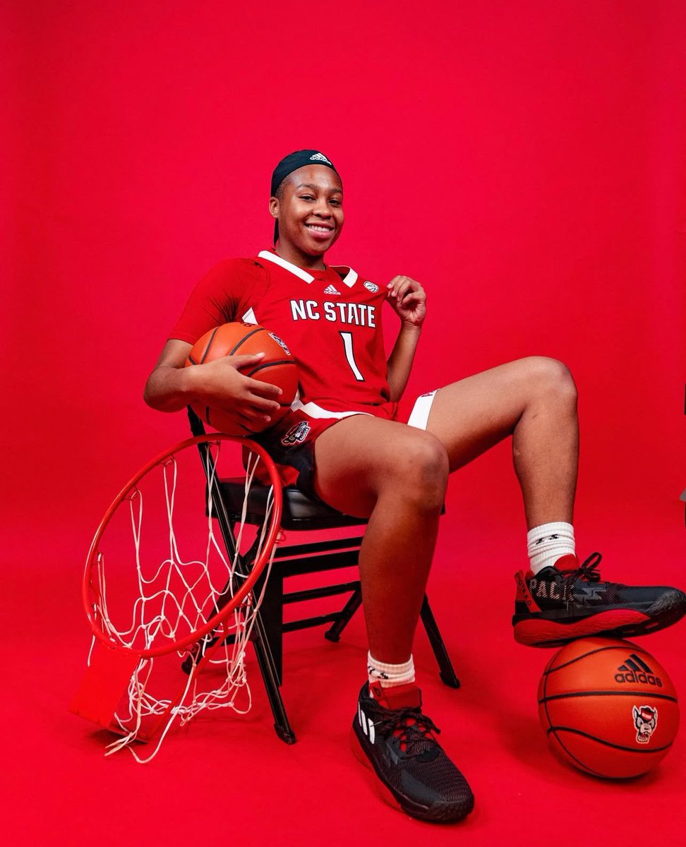 trendyhoopstars's tweet photo. Zoe Brooks vs No. 18 Ole Miss:
19 PTS
3 RBS
2 AST
2 STL
8-13 FG
1-2 3P
NC State wins, 68-61! ✨ https://t.co/0INnJZqlaj