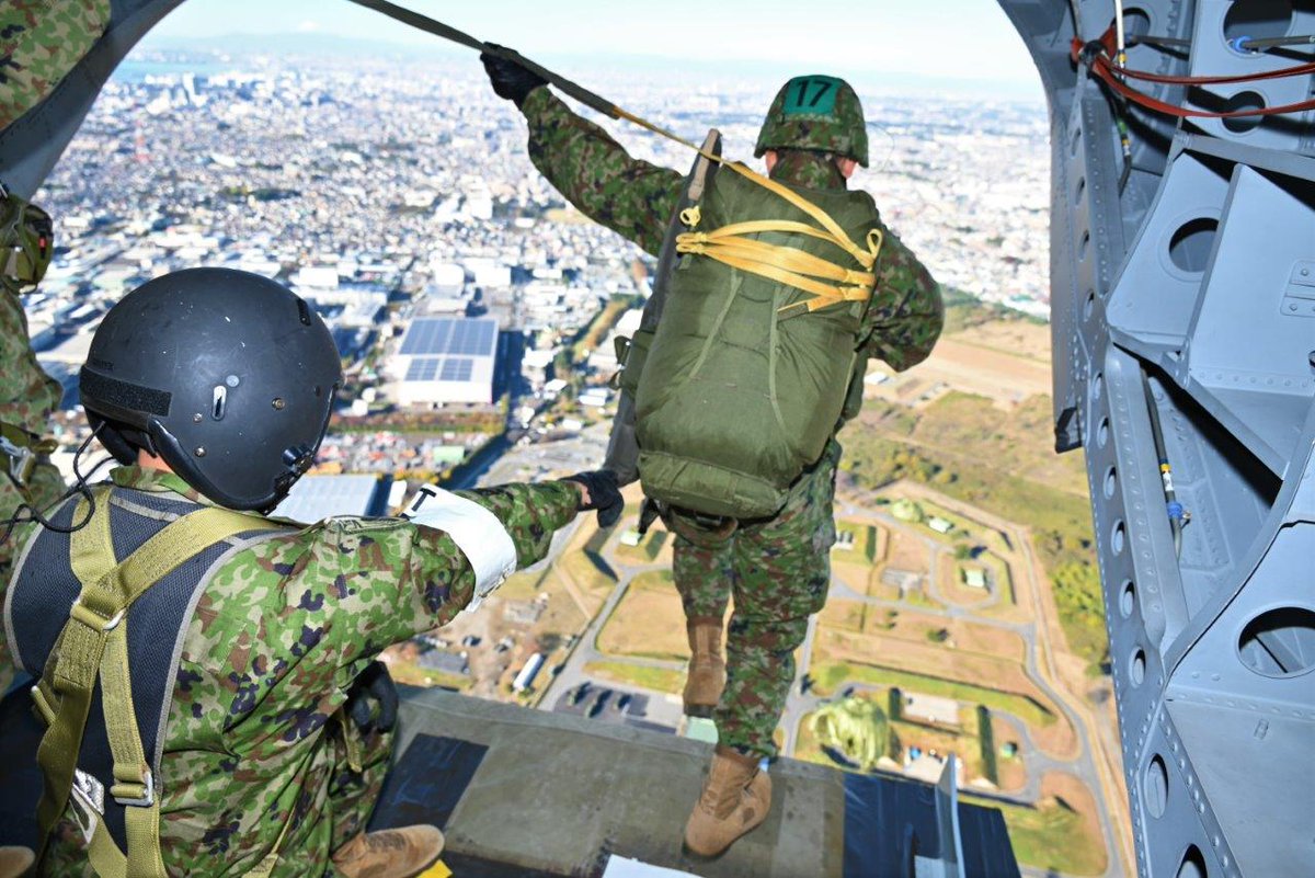 基本降下課程修了者2万人達成】 #第1空挺団 は、12月4日、第