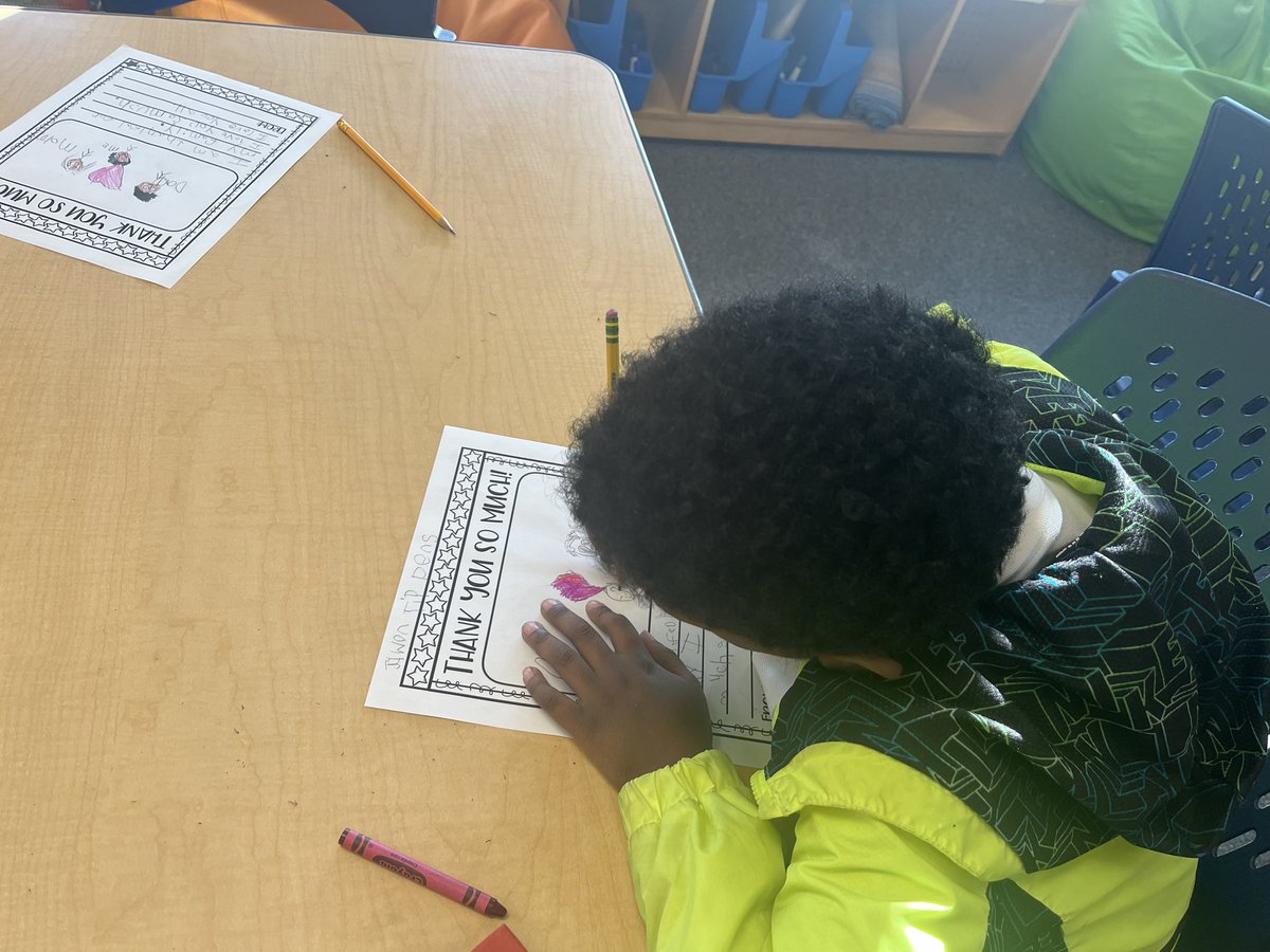 rutledge_mrs's tweet image. Reading at WIlliam Brown Miller! @DISD_Libraries @DISDLibrarian @ProjectReadDISD @DHLibraryStax @WBMillerVikings @DISDLibrarian