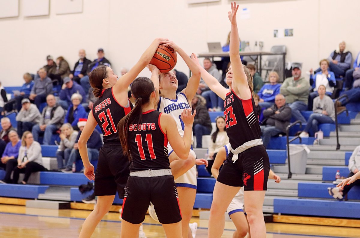 FINAL: David City 46, Centennial 30. 

Meagan Jahde leads all scorers w/16 pts, Kambri Andel adds 11 for David City, which shoots 13 of 28 from the floor over the final three quarters. 

Averie Stuhr/Marley Olson each with 8, Meg Hoffschneider 6 for Centennial. #nebpreps