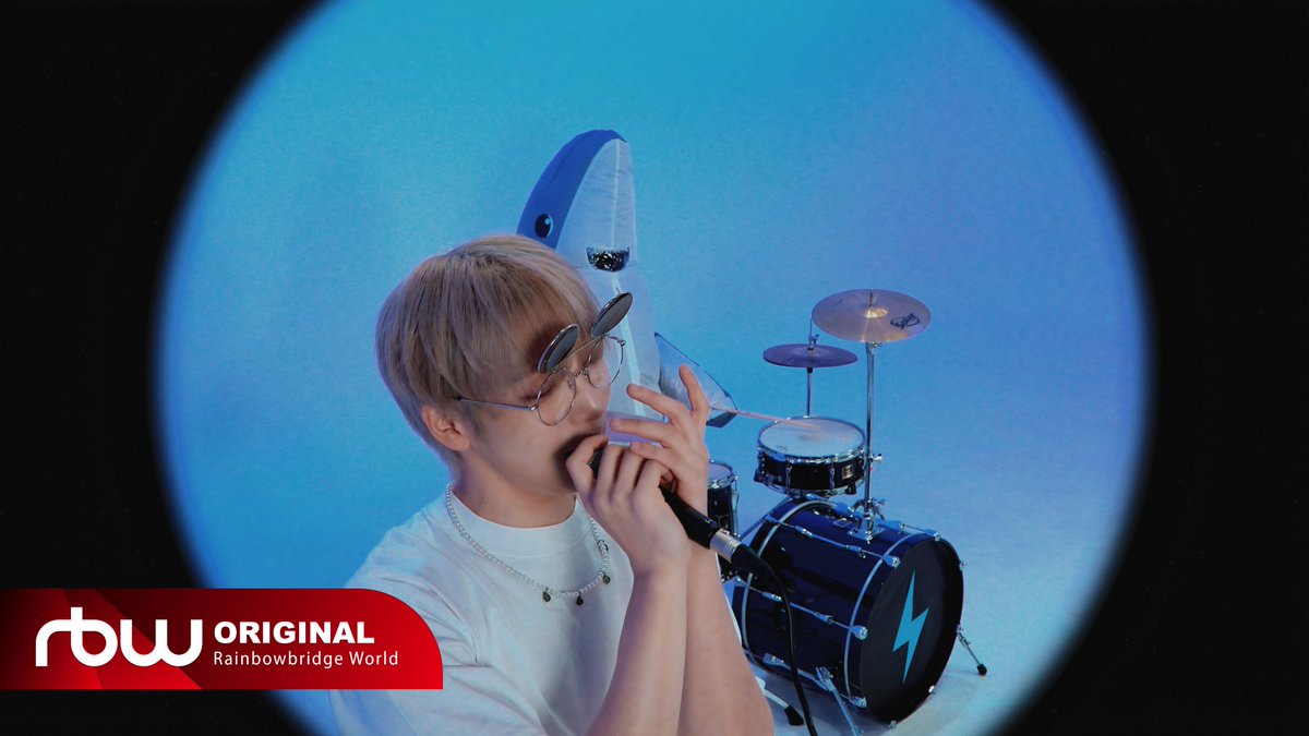 official_ONEUS's tweet photo. [#US_RECORD] 

로제 (ROSÉ), Bruno Mars 
- APT. (Cover by 서호) 

▶️ https://t.co/BUDOTjcGhO

#원어스 #ONEUS #어스레코드 
#서호 #SEOHO #APT https://t.co/cunlZMqmh5