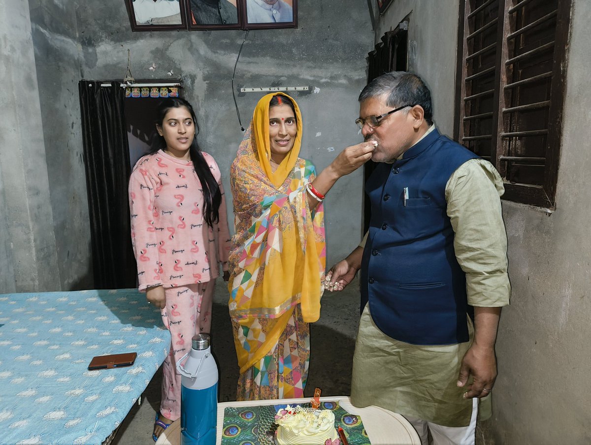 bjp_shashi1's tweet photo. दिनांक 5.12.2024 को जन्मदिन के शुभ अवसर पर दिनेश यादव जी राजेश यादव जी एवं सरपंच देवेंद्र यादव जी के साथ जन्मदिन का आनंद लेते हुए 🎉🥳❤️
#haapybirthday https://t.co/rBZ1UUVUwx