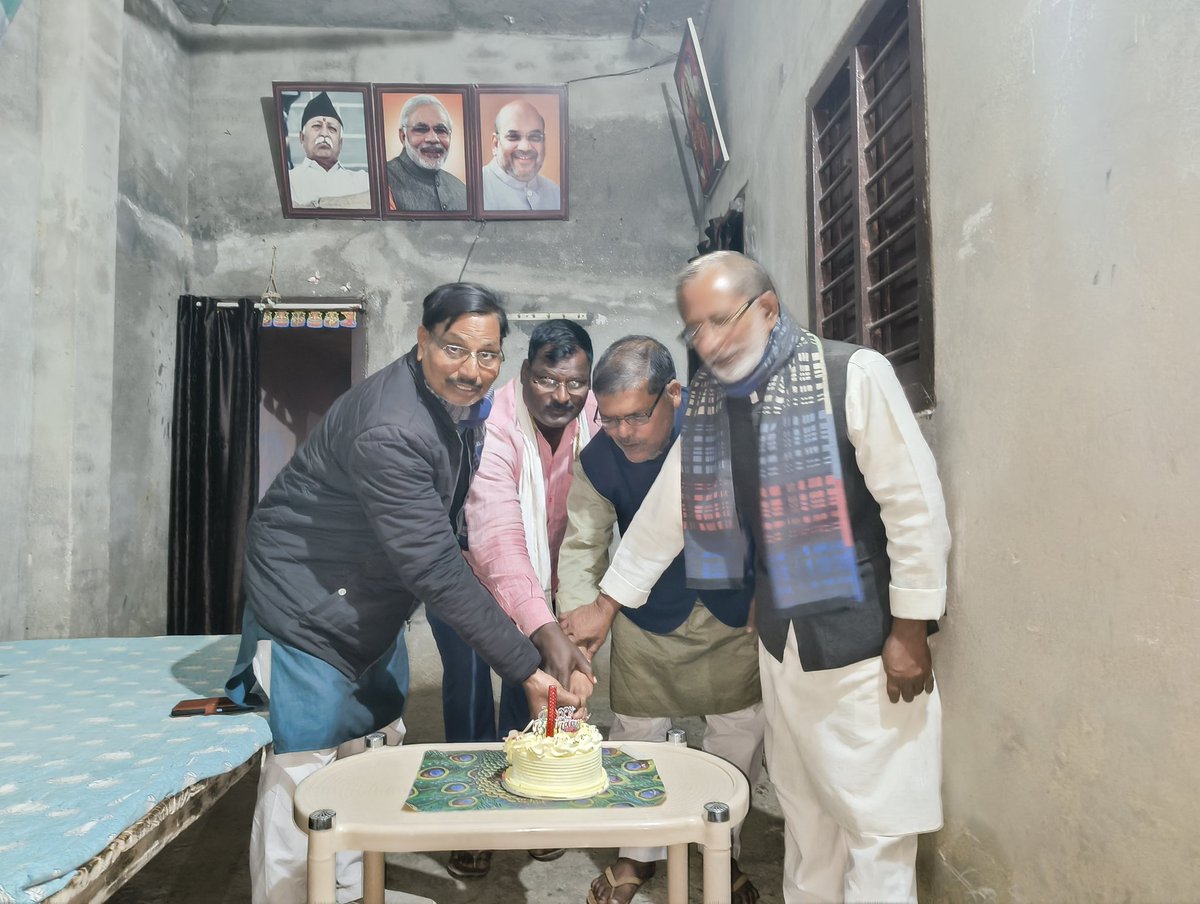 bjp_shashi1's tweet photo. दिनांक 5.12.2024 को जन्मदिन के शुभ अवसर पर दिनेश यादव जी राजेश यादव जी एवं सरपंच देवेंद्र यादव जी के साथ जन्मदिन का आनंद लेते हुए 🎉🥳❤️
#haapybirthday https://t.co/rBZ1UUVUwx