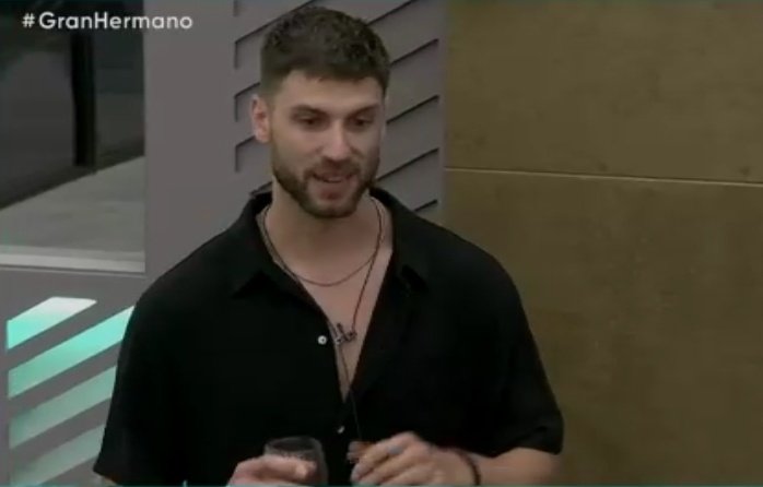 Mauricioav88's tweet photo. El pelotudo de Santiago habla igual que el pelotudo de Nico Grosman 😐 Infumables!

#GranHermano #GranHermanoArgentina https://t.co/UR21FJFMii