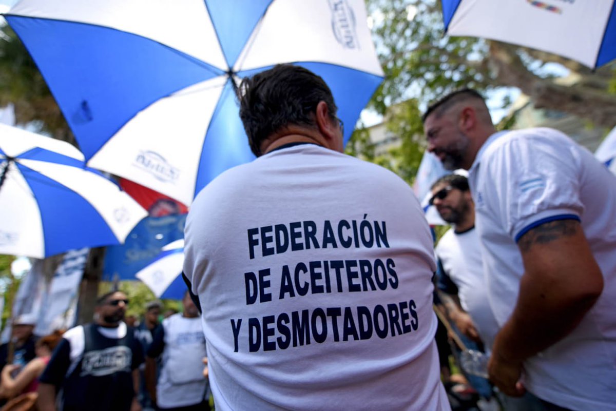 soeiacapital's tweet photo. Marchamos a Plaza de Mayo en la gran Jornada Federal de Lucha contra el Hambre, por la Paz, la Justicia Social y la Soberanía.

https://t.co/N0yzkKNBQH

#Aceiteros #Unidad #ClaseTrabajadora https://t.co/kYJs8bWNTQ