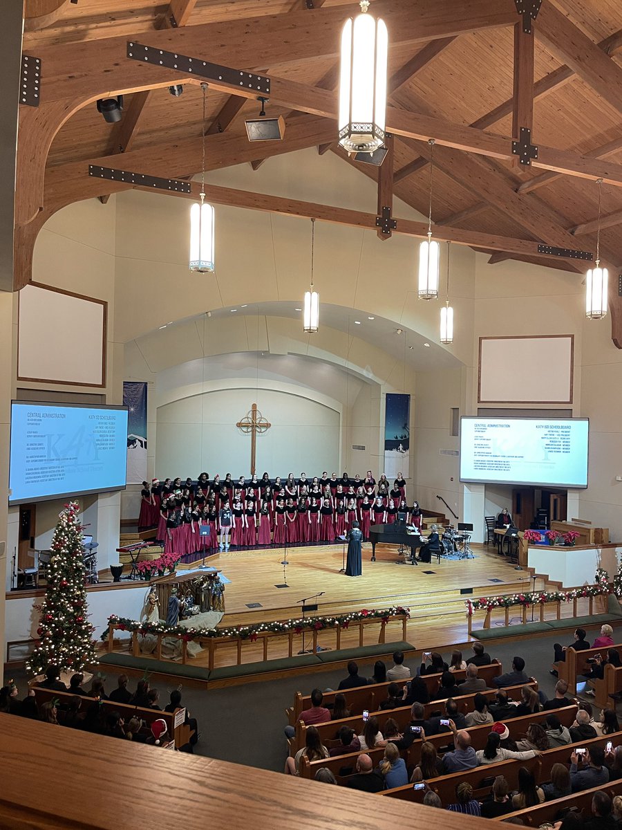 We loved seeing some of our old Bengals perform at their choir concert tonight . 🐾 <a href="/ArtwMsD/">Daniela A.</a>