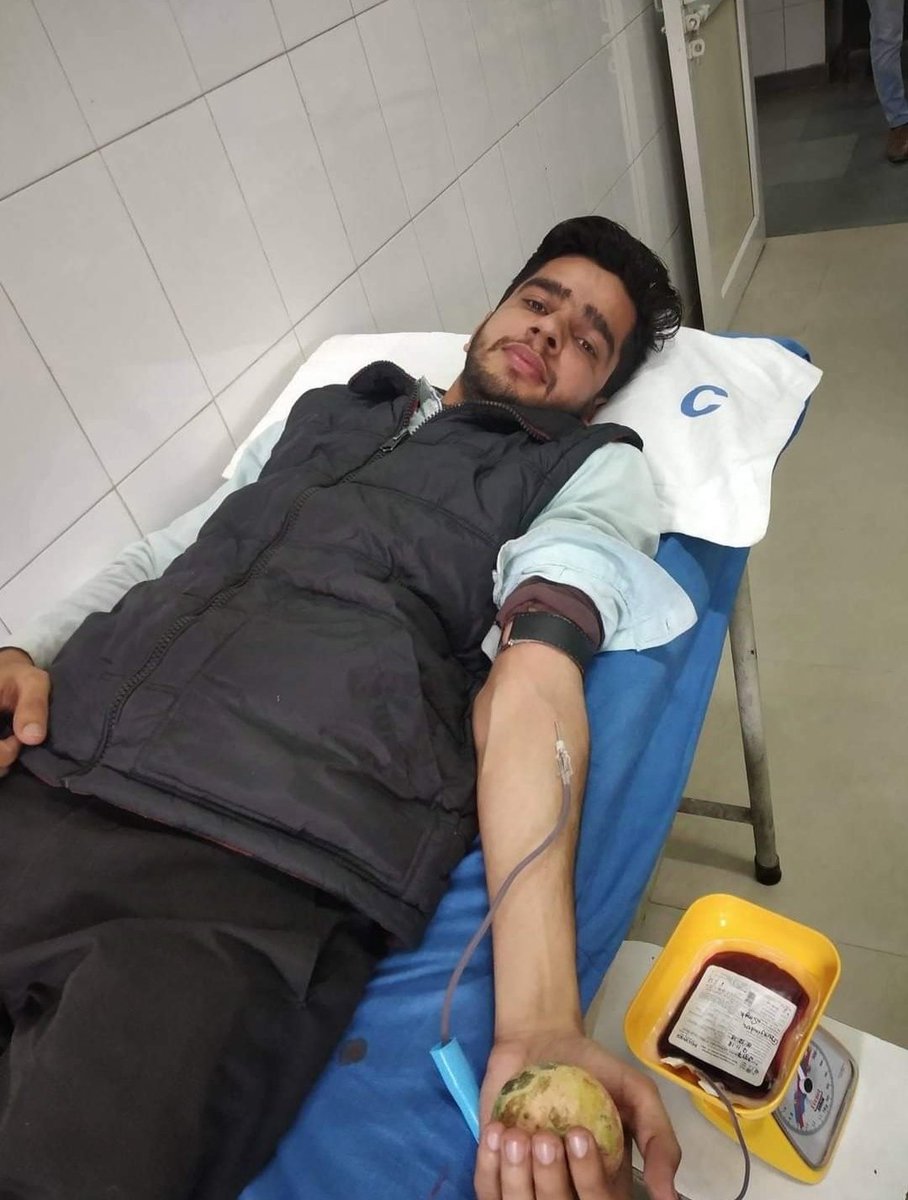 OGurjinder's tweet photo. मैंने @Gurmeetramrahim जी की प्रेरणा से कई बार #bloodDonation किया है । 11 अप्रैल2012 को मैने पहली बार #BeADonor बनकर किसी की जान बचाई थी । तब मुझे लगा के मेरे सिर्फ रक्तदान ही नहीं किया किसी को नई जिंदगी दी है। तब से लेकर अब तक जहां भी रक्त की जरूरत होती है वहां पहुंच जाता हूं। https://t.co/QOhmXwhvCy