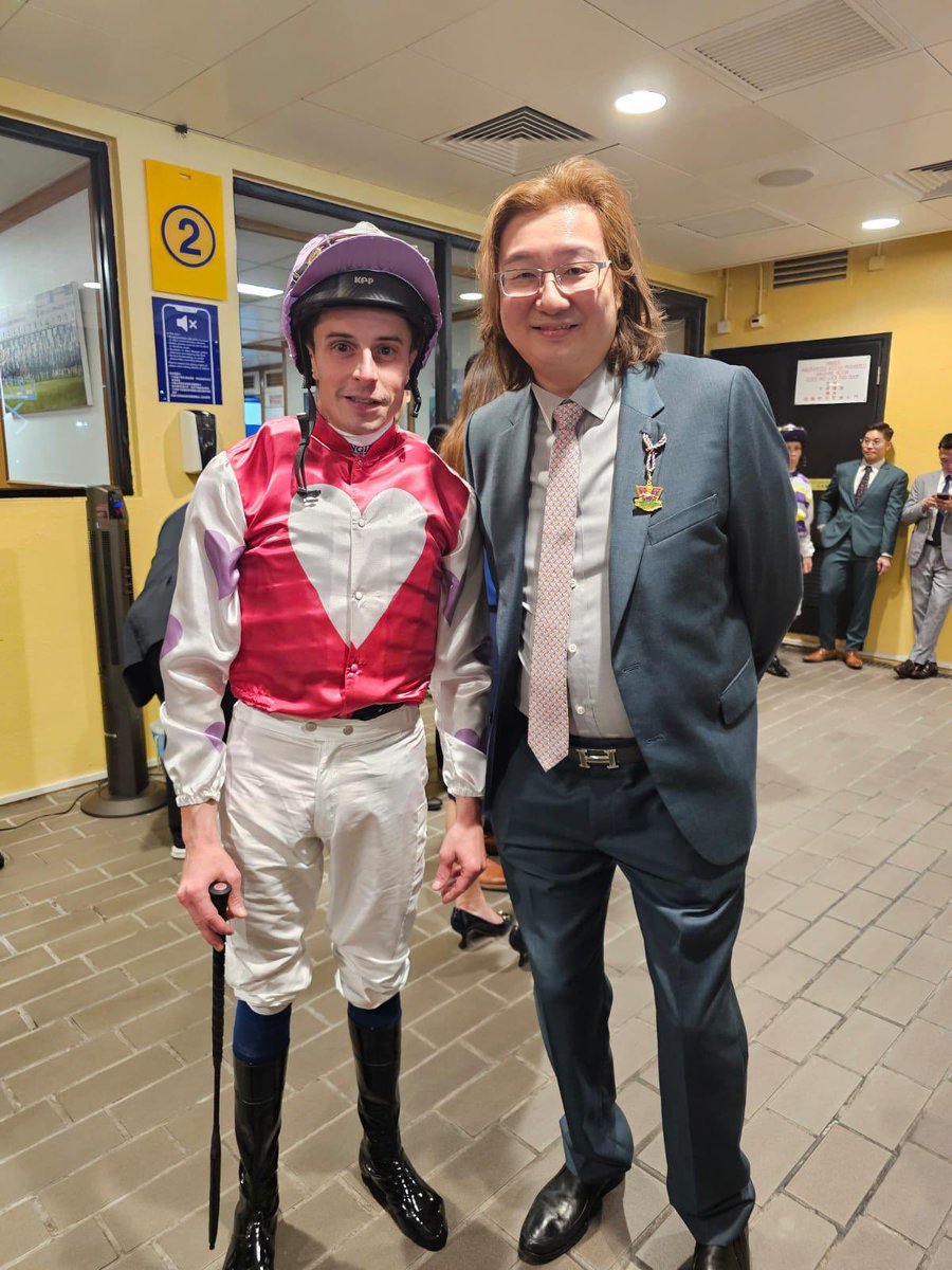 GaryLing12's tweet photo. A lovely autograph signed by @godolphin retained rider @WilliamBuickX 

Rebel’s Romance wins the G1 @BreedersCup Turf for the second time for Charlie Appleby, #TeamGodolphin! 💙

@HKJC_Racing @longines International Jockey’ Championship night https://t.co/yxb7lULNz2