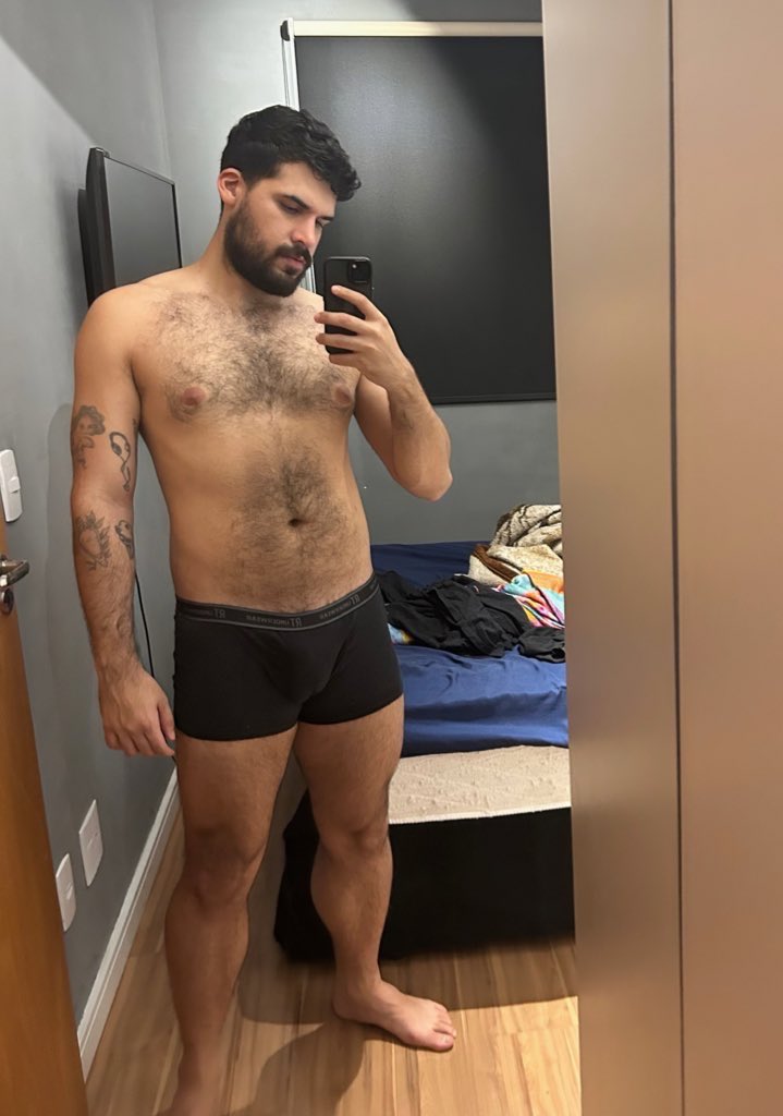 loucasmarques's tweet photo. Mirror Selfie Wrapped 2024

pior que 95% das minhas fotos são assim https://t.co/hT0i2z3y6c