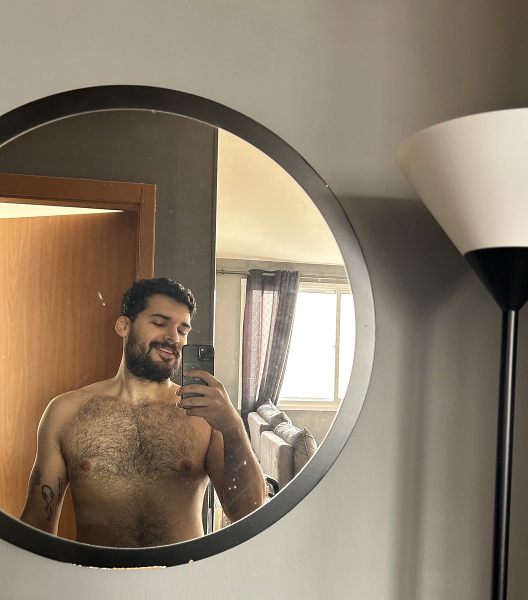 loucasmarques's tweet photo. Mirror Selfie Wrapped 2024

pior que 95% das minhas fotos são assim https://t.co/hT0i2z3y6c