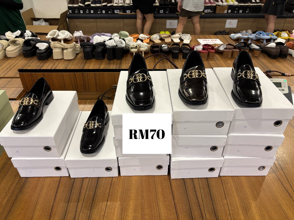 Fxzyn_'s tweet photo. cantik koraaaaaaang ini original from bonia tau! clearance staff sale https://t.co/6ke0wPIitS