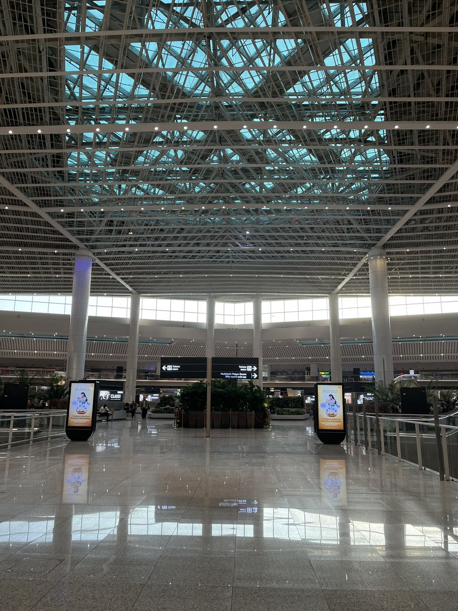 mdmudassir0143's tweet photo. At IGI Airport, heading to #AlgorandIndiaSummit.
Proud to have offset 208 kgCO₂e for my roundtrip using @AlgoFoundation ecosystem project, @teranoio 
Let’s drive sustainability with #GreenBlockchain solutions #Sustainability #CarbonNeutral https://t.co/mEesbJANC9