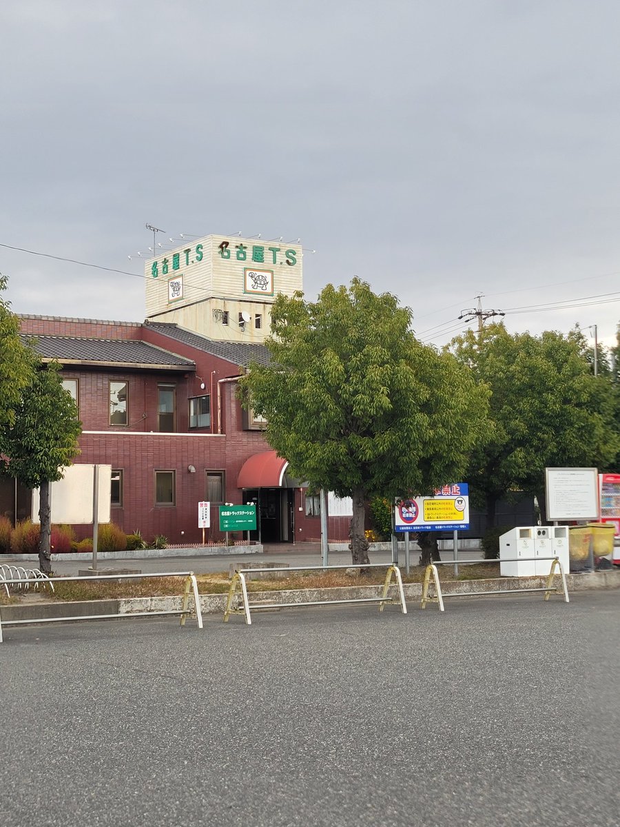 pandemi_panpan's tweet image. 今日の寝床。
今日がプライベートならなー🥲
夕方まで寝り😴