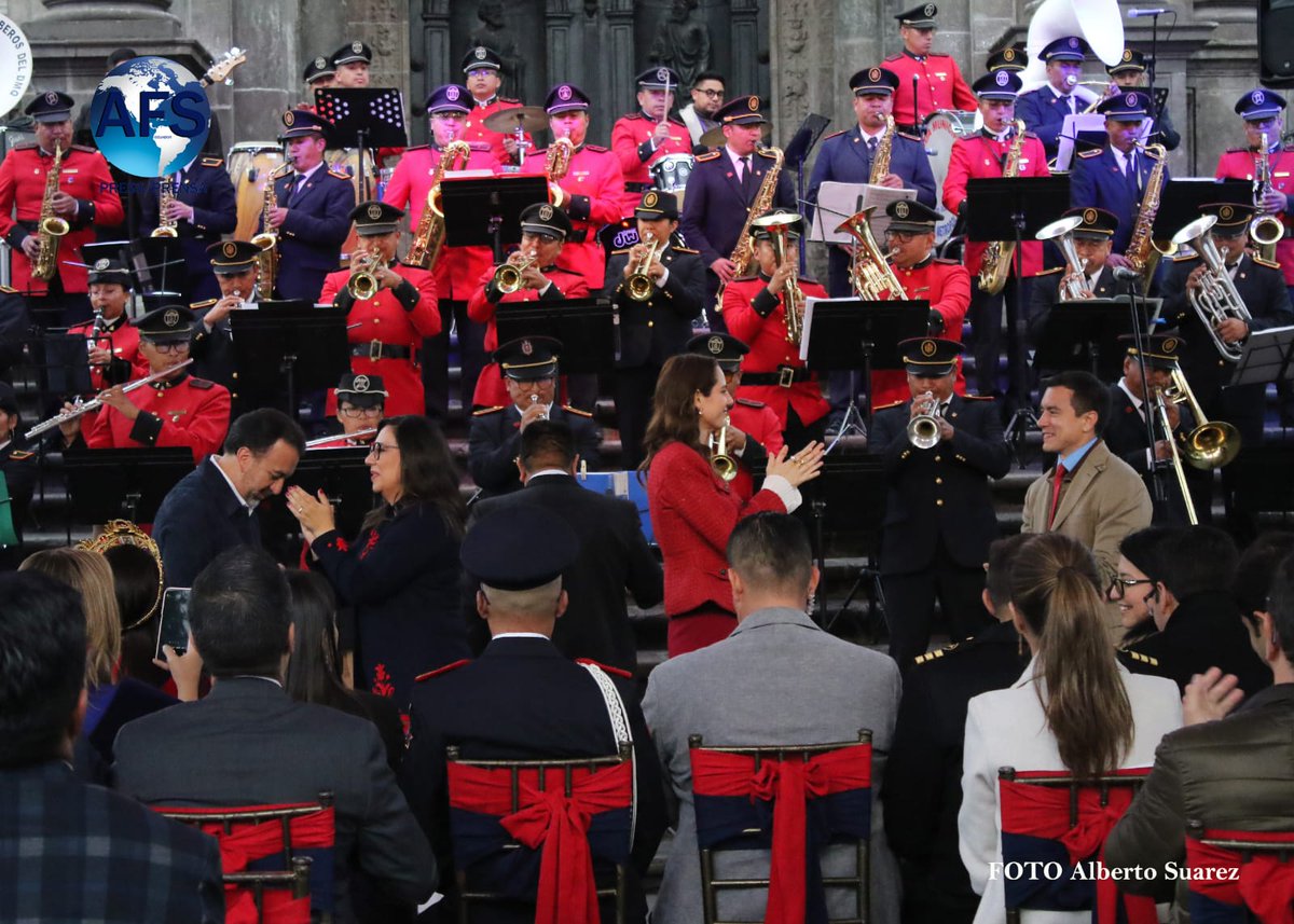 afsprensa's tweet photo. (A.F.S) 05-12-2024 EL PRESIDENTE NOVOA ACOMPAÑADO DE  PABEL MUÑOZ  ALCALDE DE QUITO Y LAS FLAMNTES REINAS ANTE EXTREMAS MEDIDAS DE SEGURIDAD FESTEJAN UN ANIVERSARIO MAS DE LA FUNDACION DE SAN FRANCISCO DE QUITO /FOTO Alberto Suarez https://t.co/A4xj8lqWJS