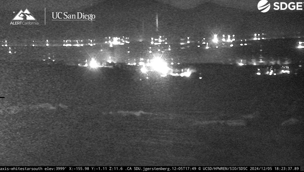 CaliFireTracker's tweet photo. We are currently tracking the #Border78Fire in @CALFIRESANDIEGO, which is 0.25 acres with a slow rate of spread. https://t.co/LmndebdzKv