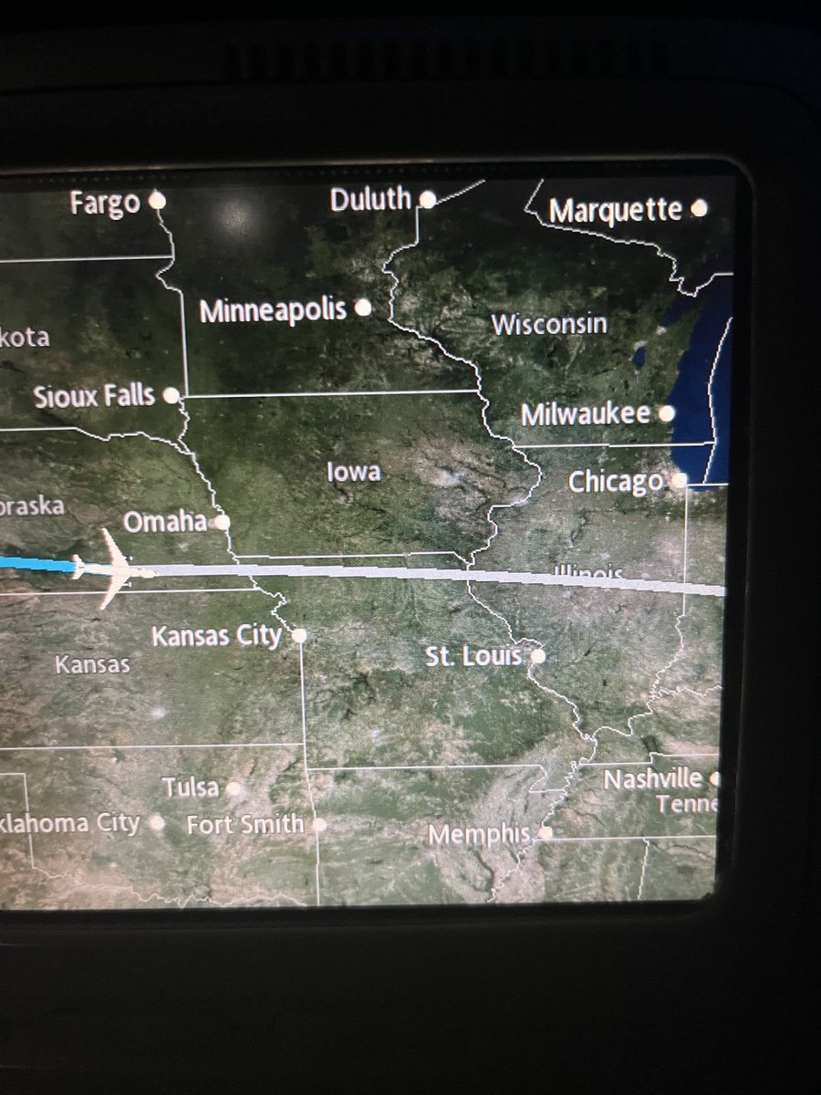 raabenducks1's tweet photo. #Flyoverstates couldnโt be Oregon. #GoDucks https://t.co/ysAdLeUn6S
